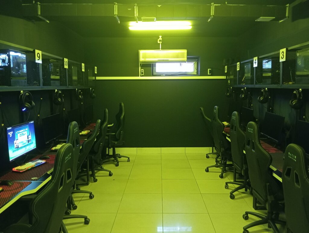 Computer club DarkMoD, Djalal‑Abad, photo