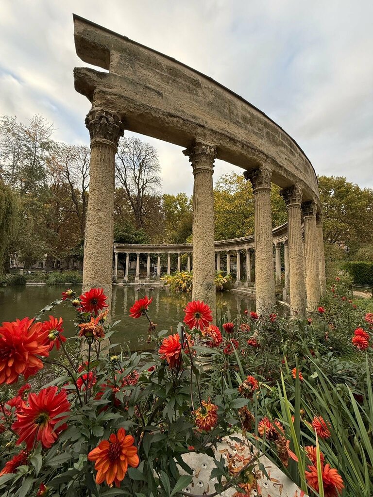 Landmark, attraction Colonnes corinthiennes, Paris, photo