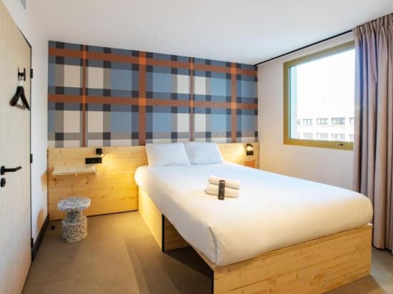 Фото EasyHotel Marseille Euromed