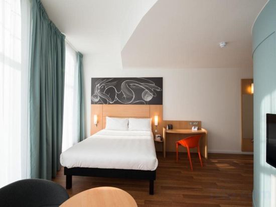 Фото ibis Edinburgh Centre South Bridge  Royal Mile