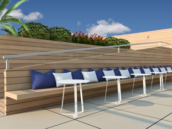 Фото L’Azure Hotel