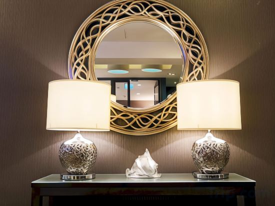 Фото DoubleTree by Hilton London - West End