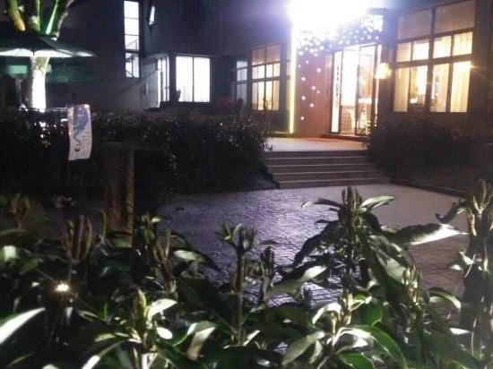 Фото Lin'an Academic Exchange Center