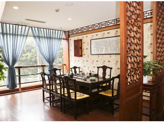 Фото Wenhan Xueyuan Hotel