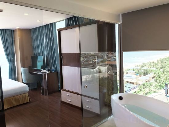 Фото Yarra Ocean Suites Danang