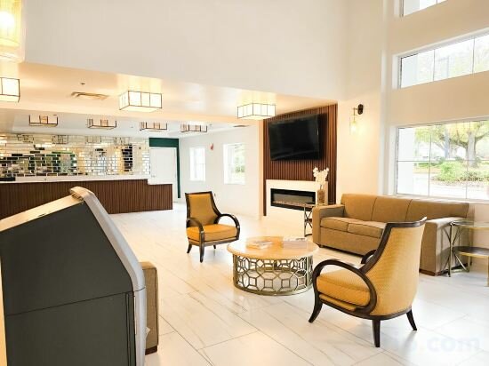 Фото Surestay Plus by Best Western Orlando Lake Buena Vista