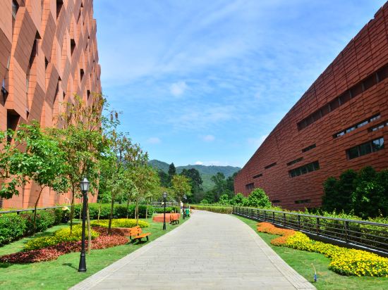 Фото Guangzhou Baiyun International Convention Center LN Dongfang Hotel