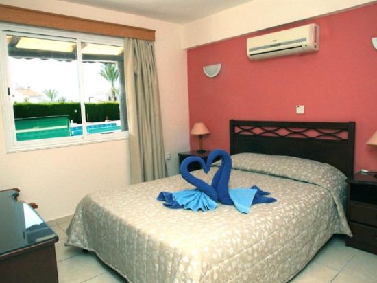 Фото Petsas Apartments & Tavern