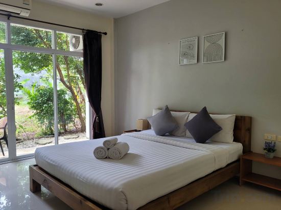 Фото Snooze Inn Phuket