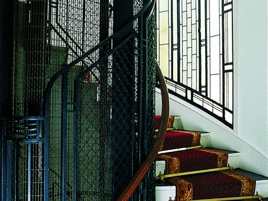 Фото Artemisia Montmartre