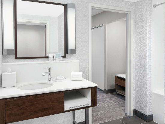 Фото Hampton Inn & Suites Chicago Downtown