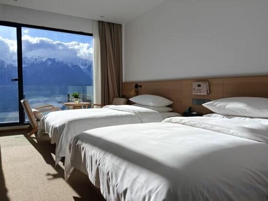 Hotel A single Tree, Dêqên, photo