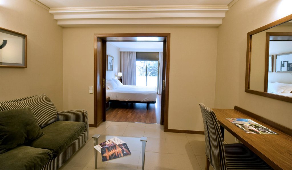 Фото Hotel Ciudad de Castelldefels