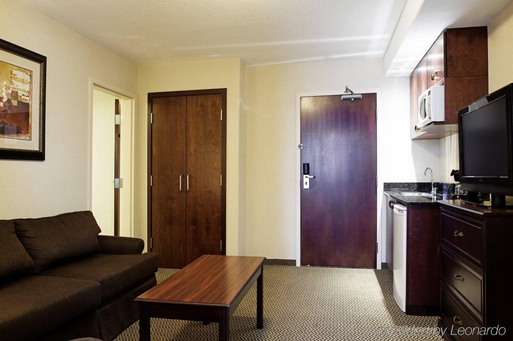 Фото Holiday Inn Hotel & Suites Lloydminster