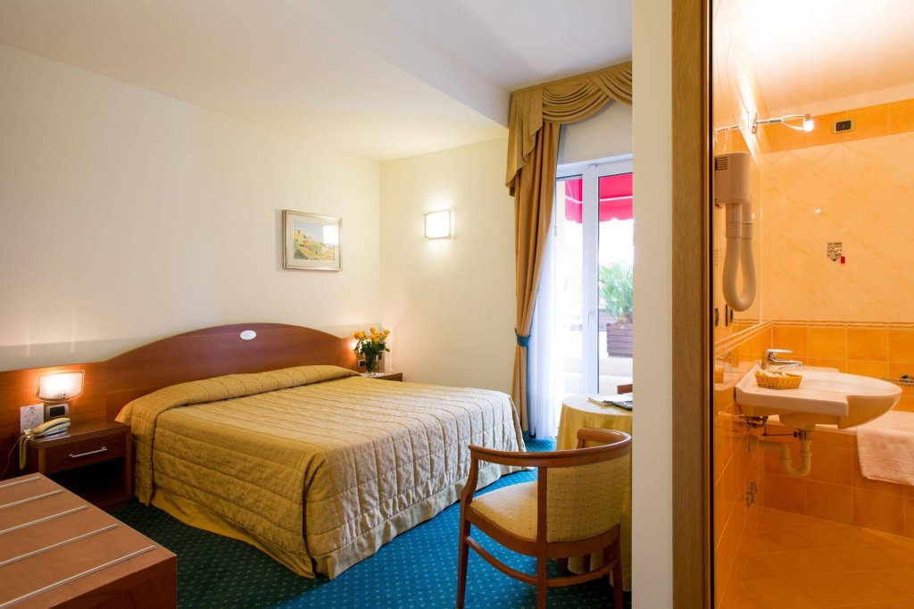 Фото Hotel Capri