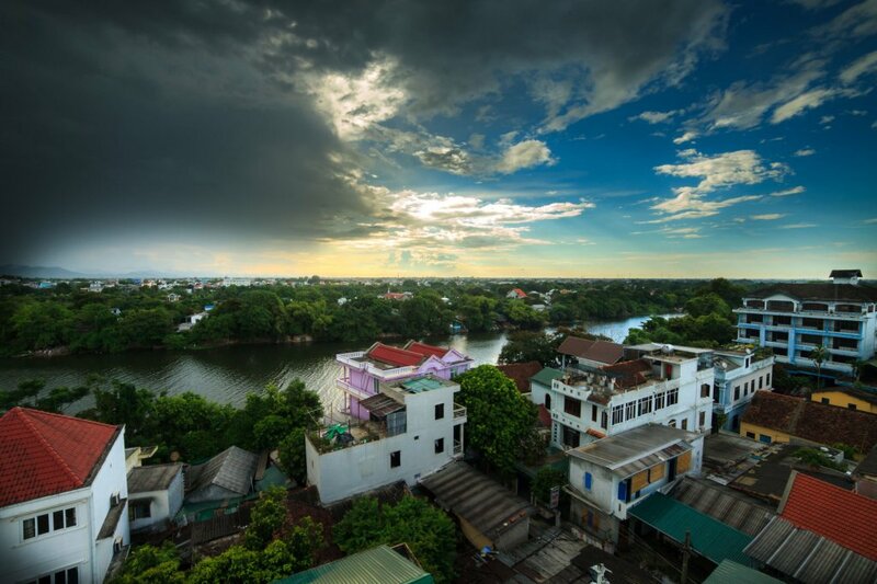 Гостиница Charming Riverside Hotel в Хюэ