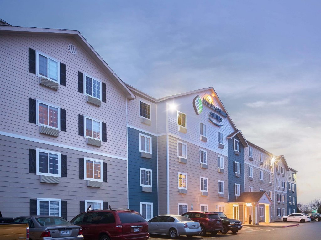 Фото WoodSpring Suites Bentonville