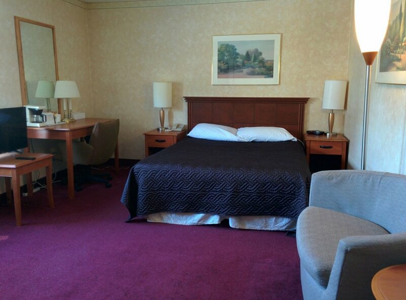 Гостиница Royal Inn and Suites