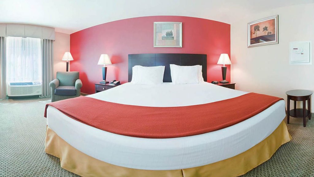 Фото Holiday Inn Express Hotel & Suites Hollywood Walk of Fame, an IHG Hotel