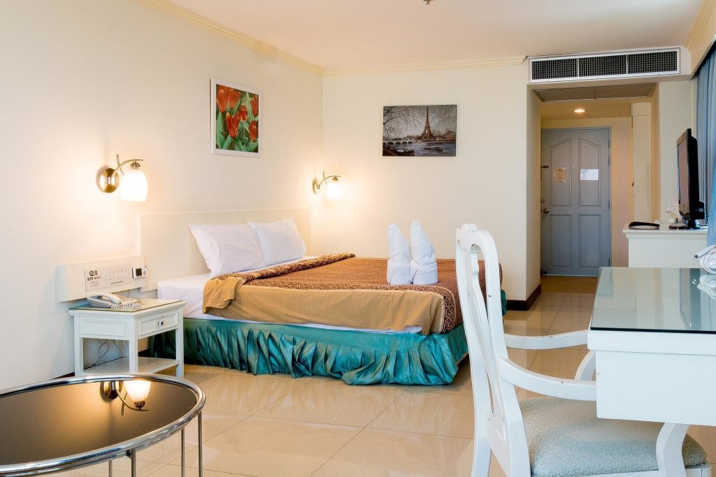 Фото Bay Hotel Srinakarin