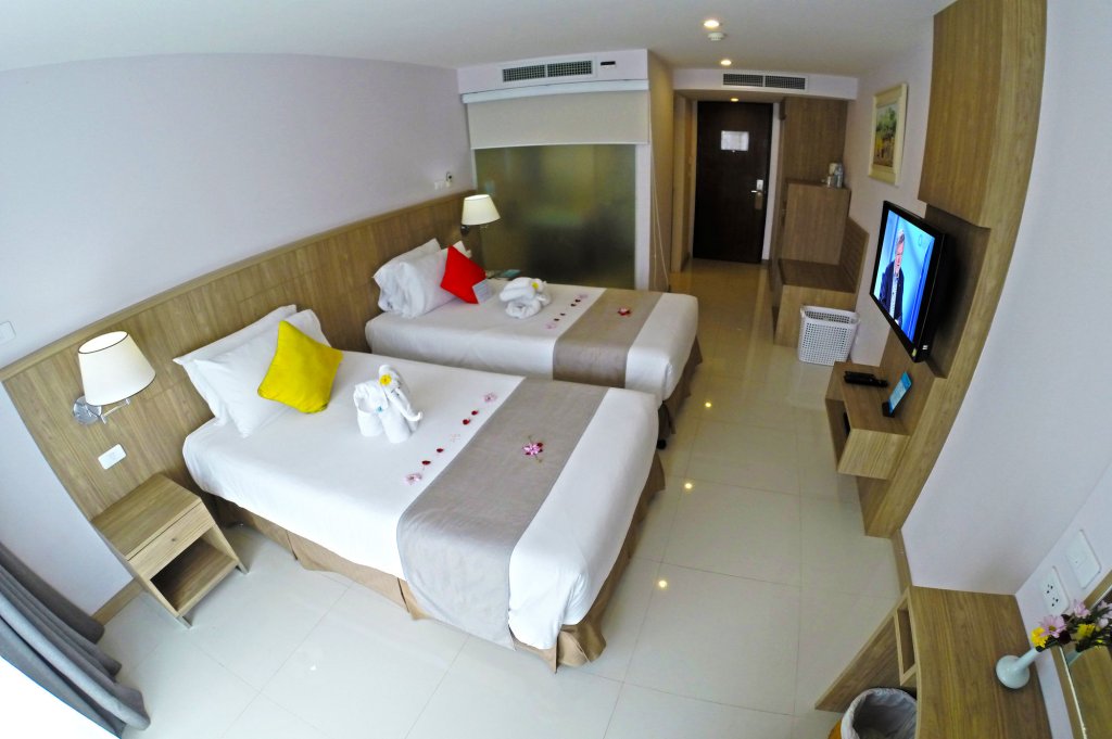 Фото Andaman Beach Suites Hotel