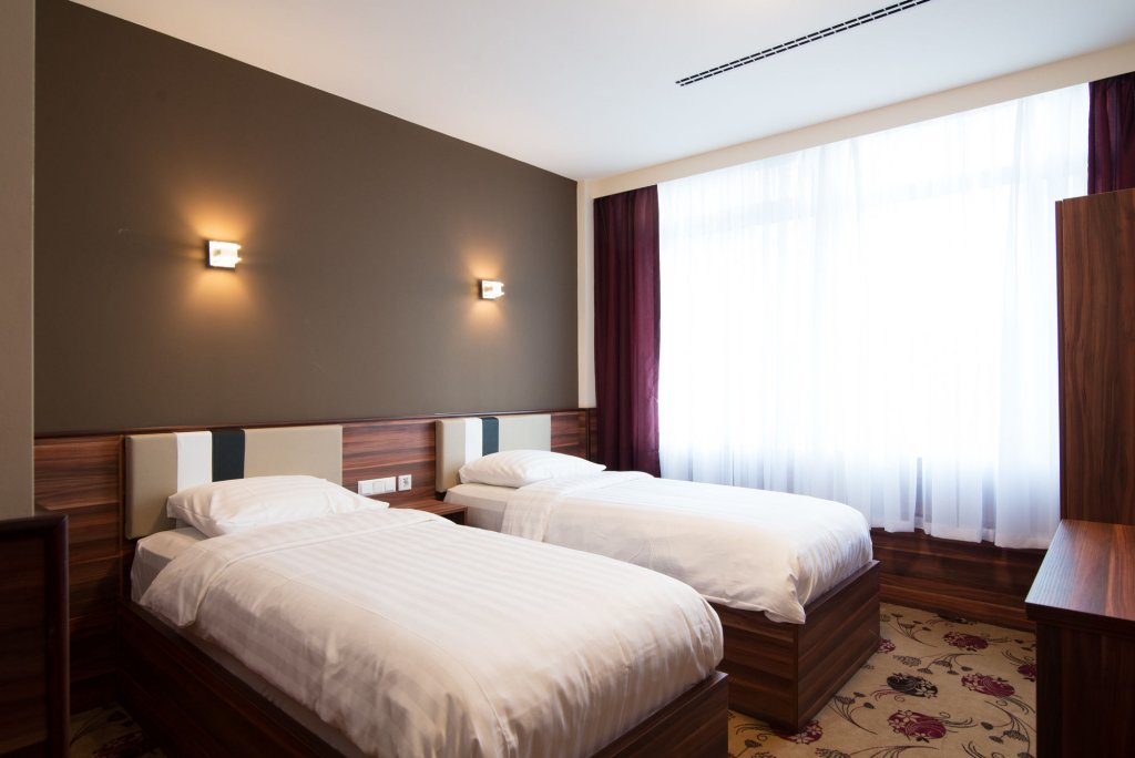 Фото Hotel King's Court