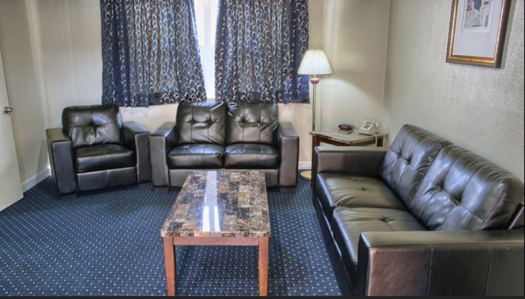 Фото La Hacienda Motel