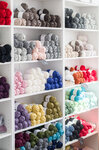 Knitted Rabbit yarn shop (Kozhevennaya Line, 30), artículos para la creatividad y la costura