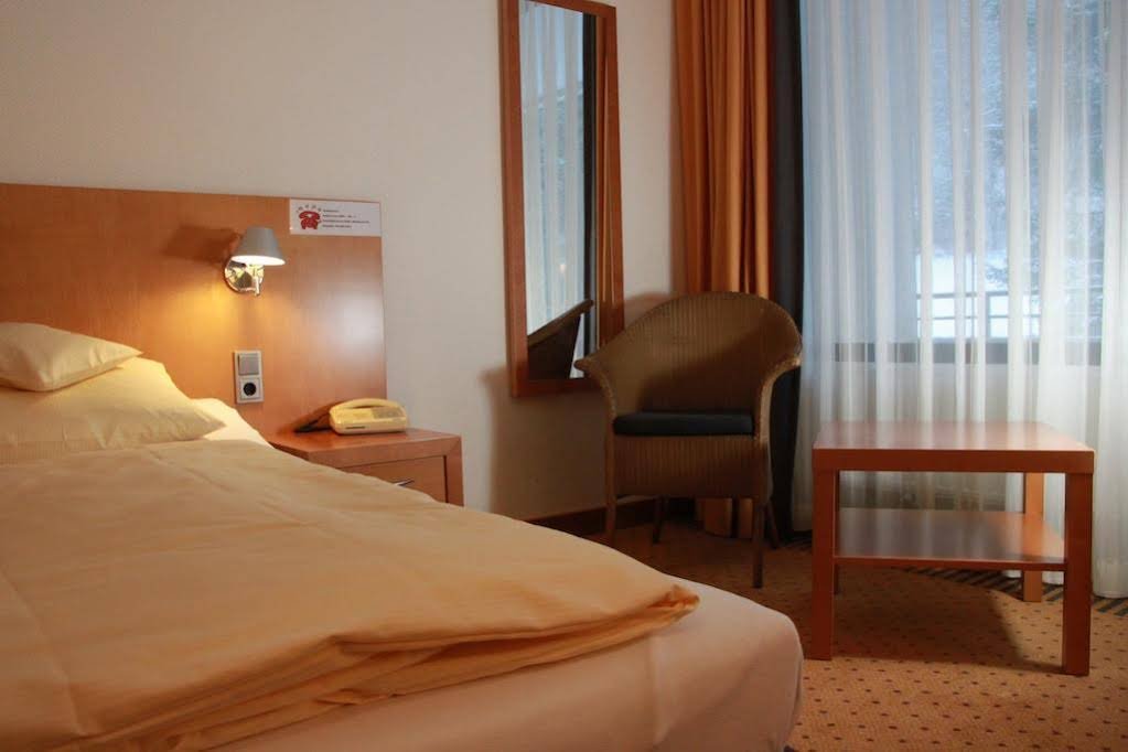 Фото Hotel am Kurpark Brilon