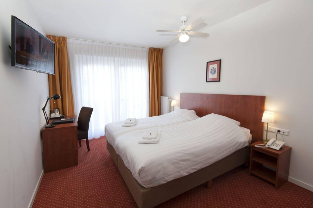 Фото Ambassador City Centre Hotel