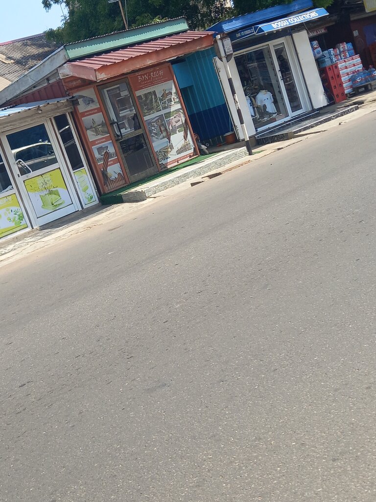 Clothing store Bossu Collection, Accra, photo