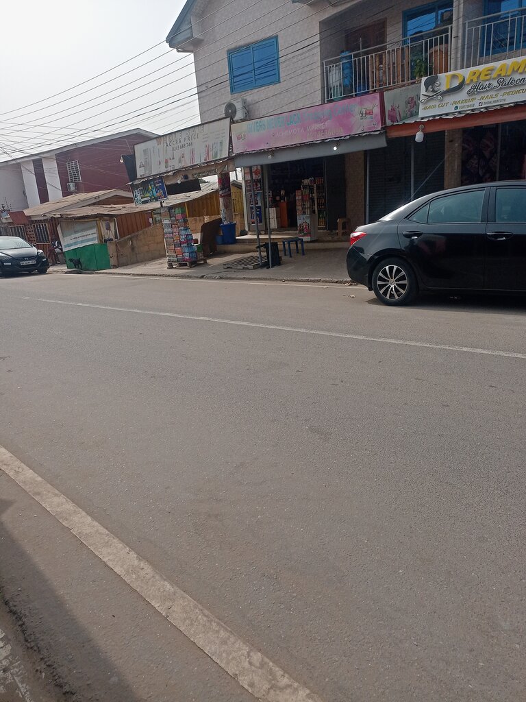 Supermarket Givers never lack shopping centre, Accra, photo