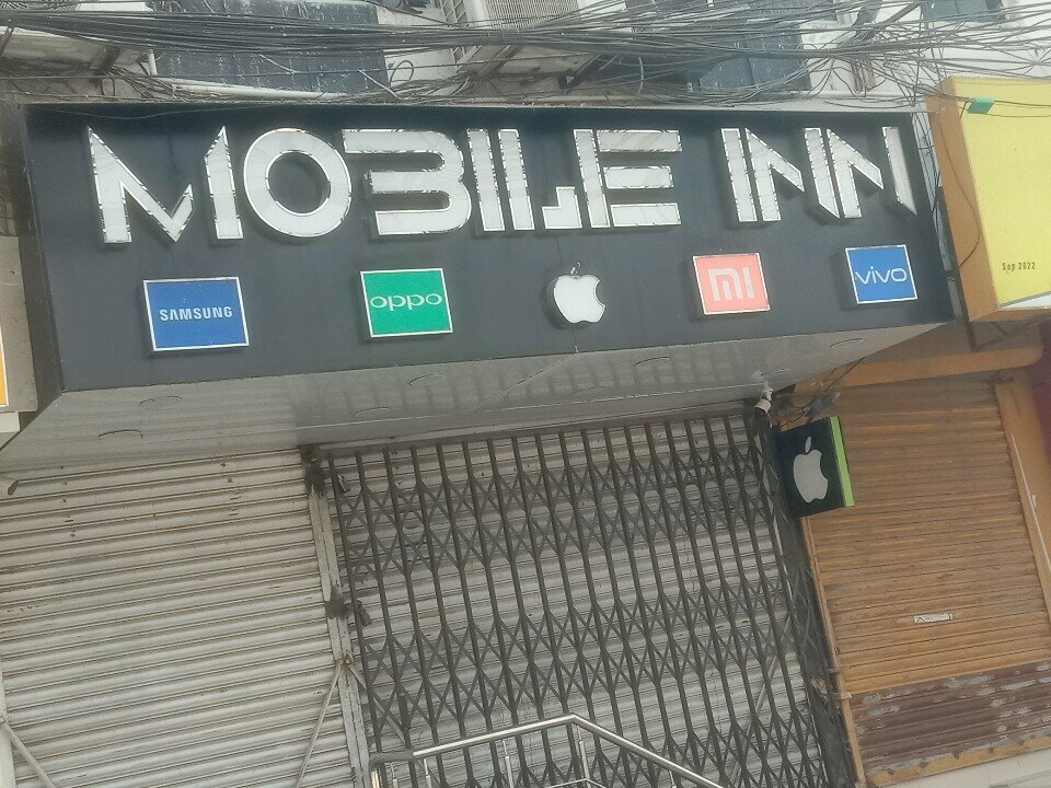 Mobile phone store Mobile inn, Karachi, photo