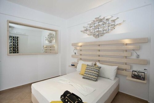 Гостиница Yanna Luxury Suites
