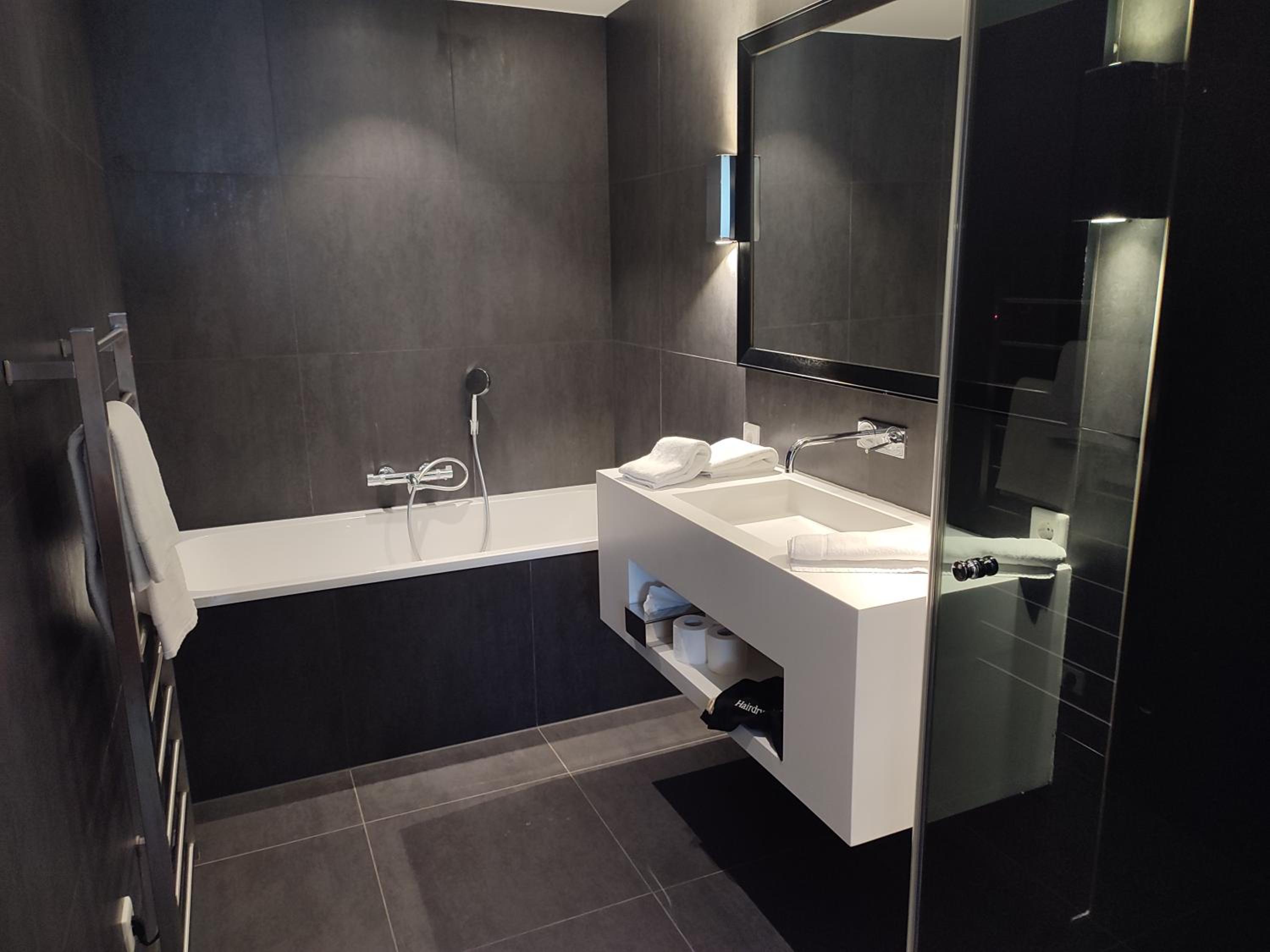 Фото B-aparthotel Kennedy