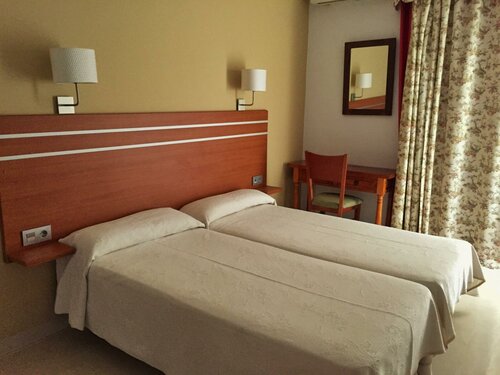 Гостиница Hotel Carmen Teresa в Торремолиносе