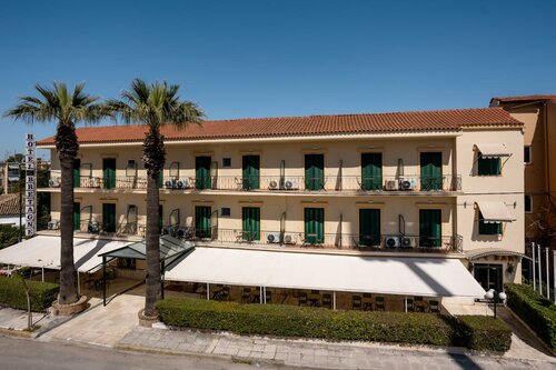Гостиница Hotel Bretagne в Керкире