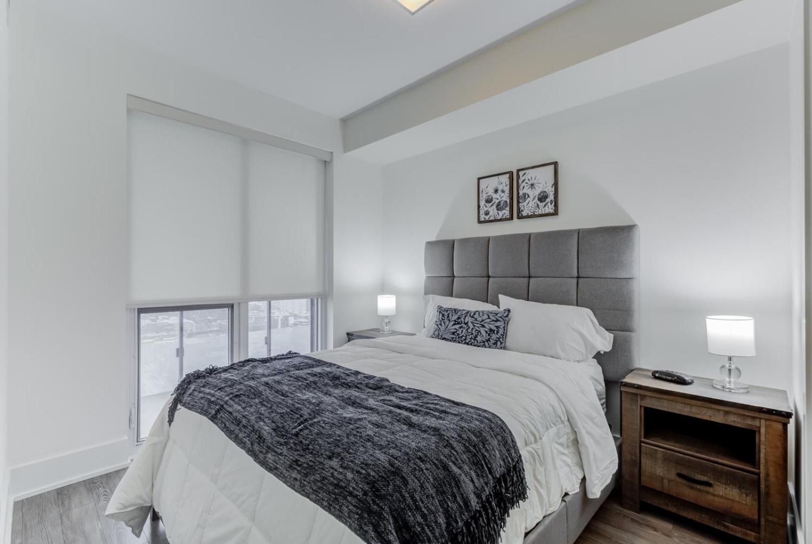 Фото E. S. i Furnished Suites at the Acc