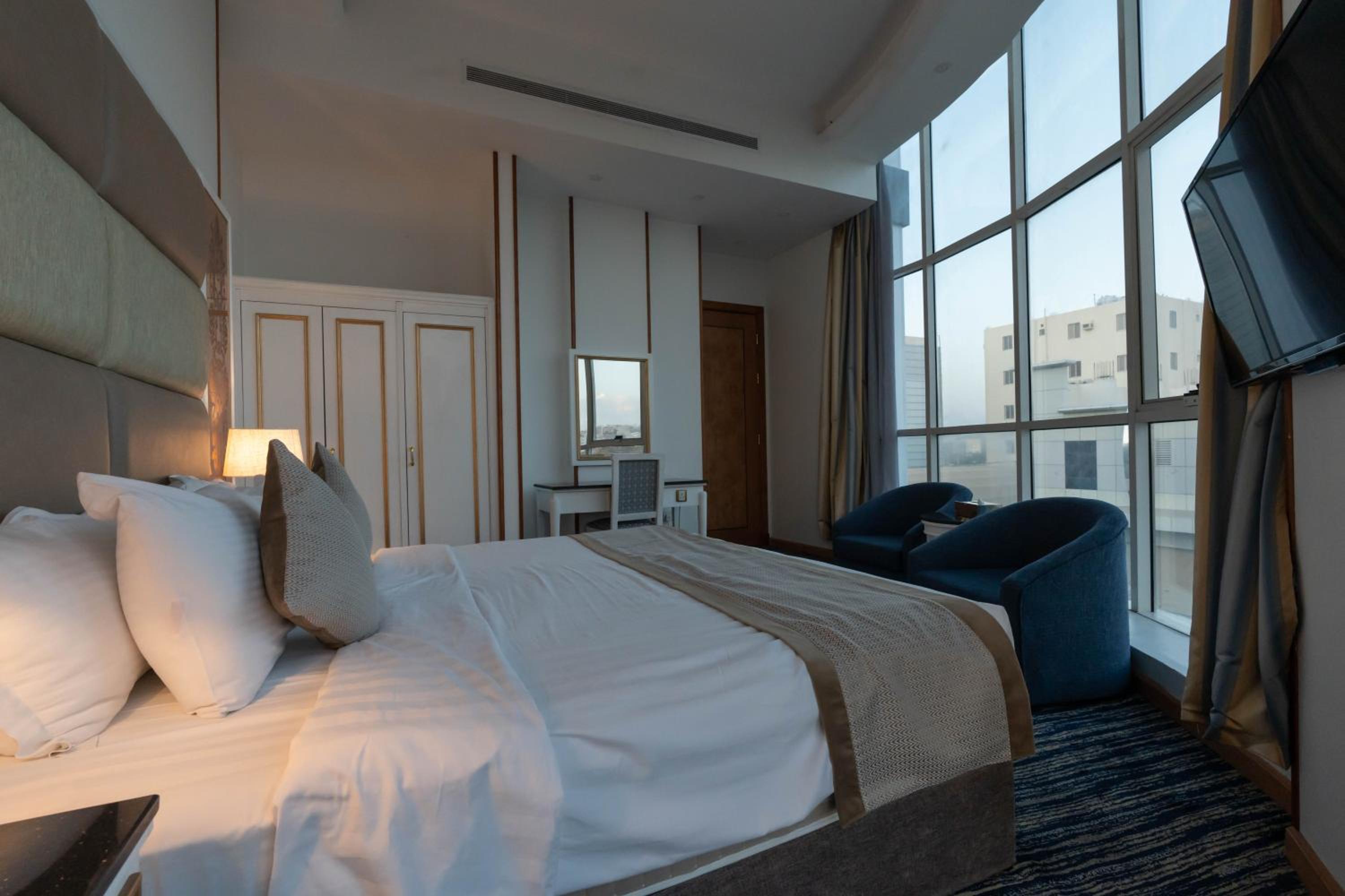 Фото Platinum Alkhamseen