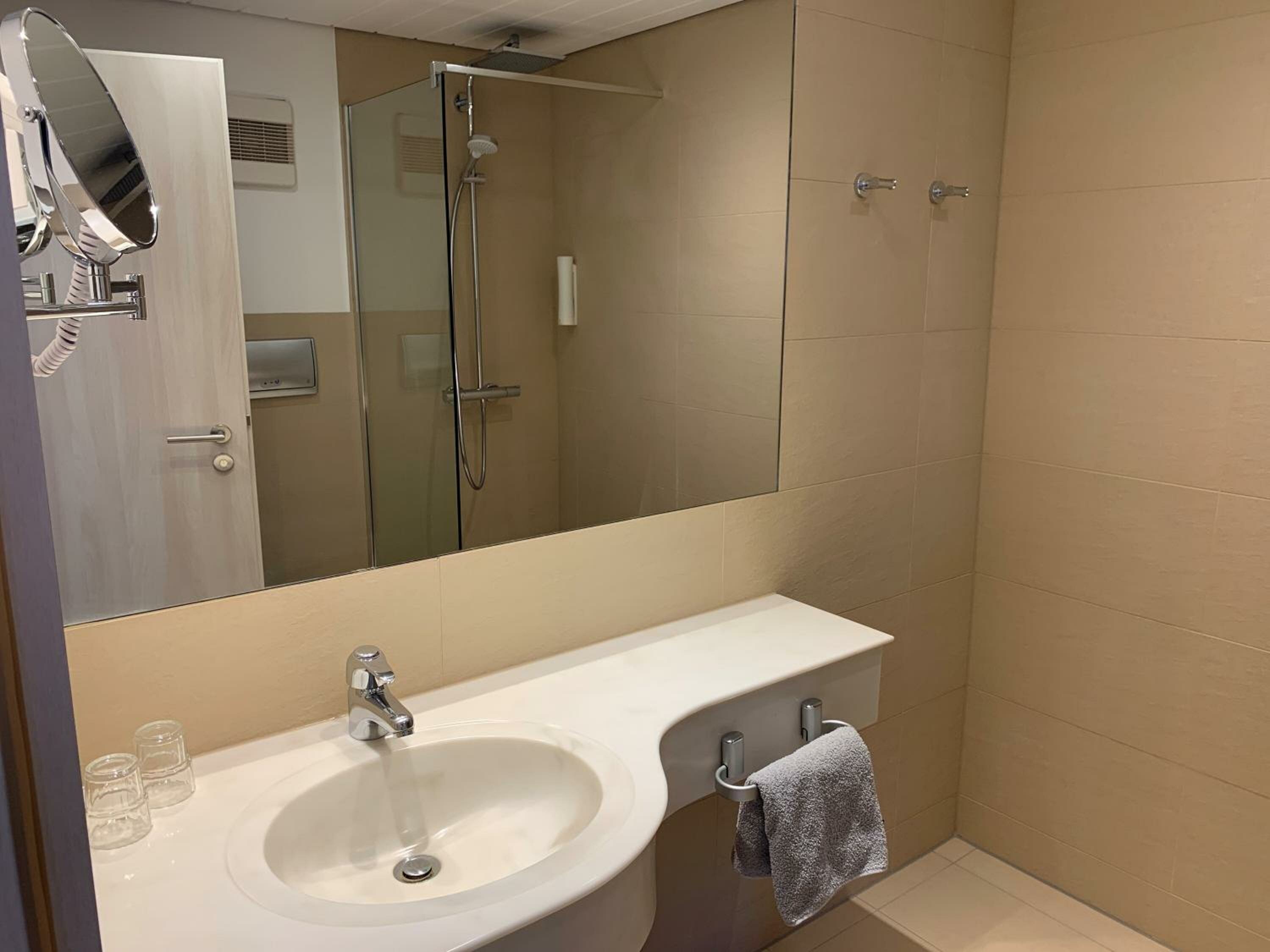 Фото Adesso Hotel Göttingen