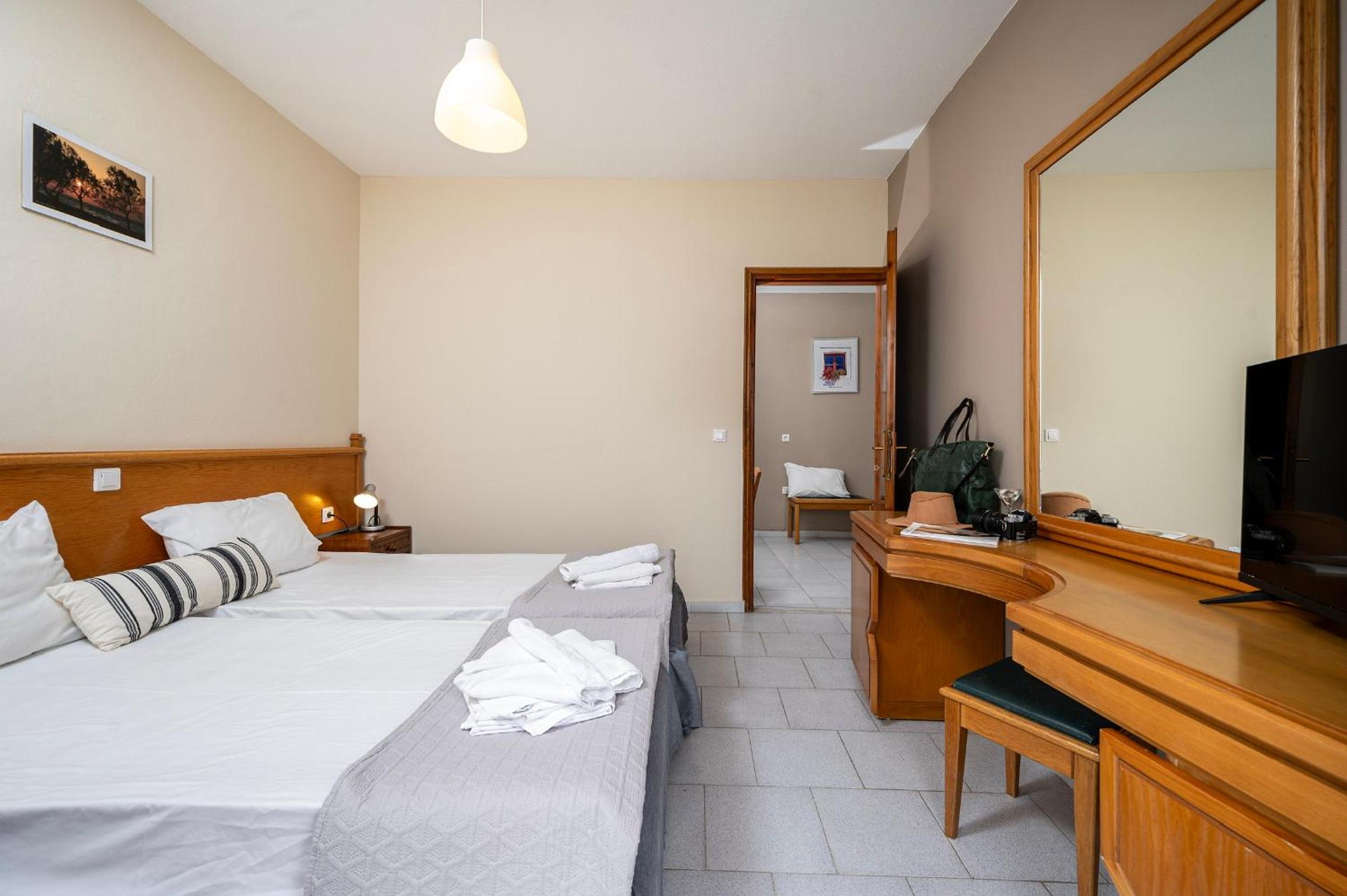 Фото Manias Apartments