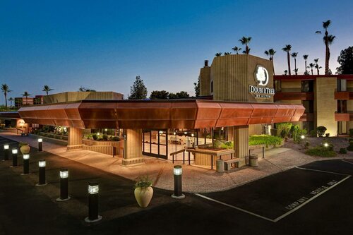Гостиница DoubleTree by Hilton Hotel Phoenix Tempe в Темпе