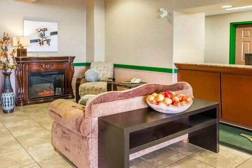 Гостиница Quality Inn & Suites в Летбридже