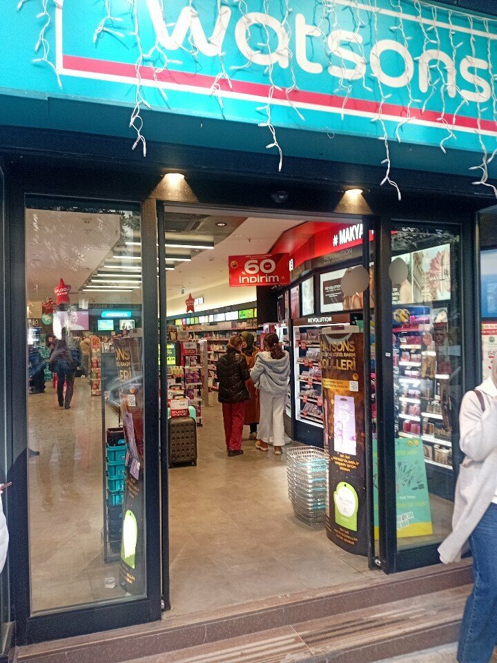 Магазин парфюмерии и косметики Watsons Rumeli, Стамбул, фото