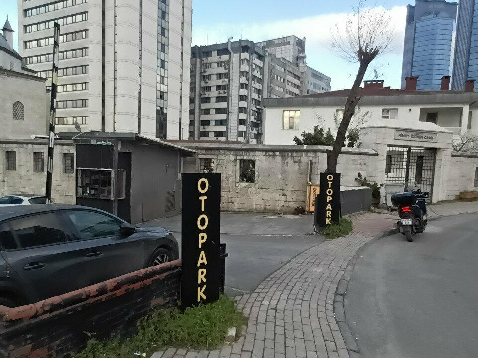 Parking zone J & M Car Wash, Istanbul, photo