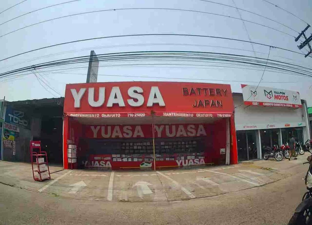 Batteries and chargers Yuasa, Santa Cruz de la Sierra, photo