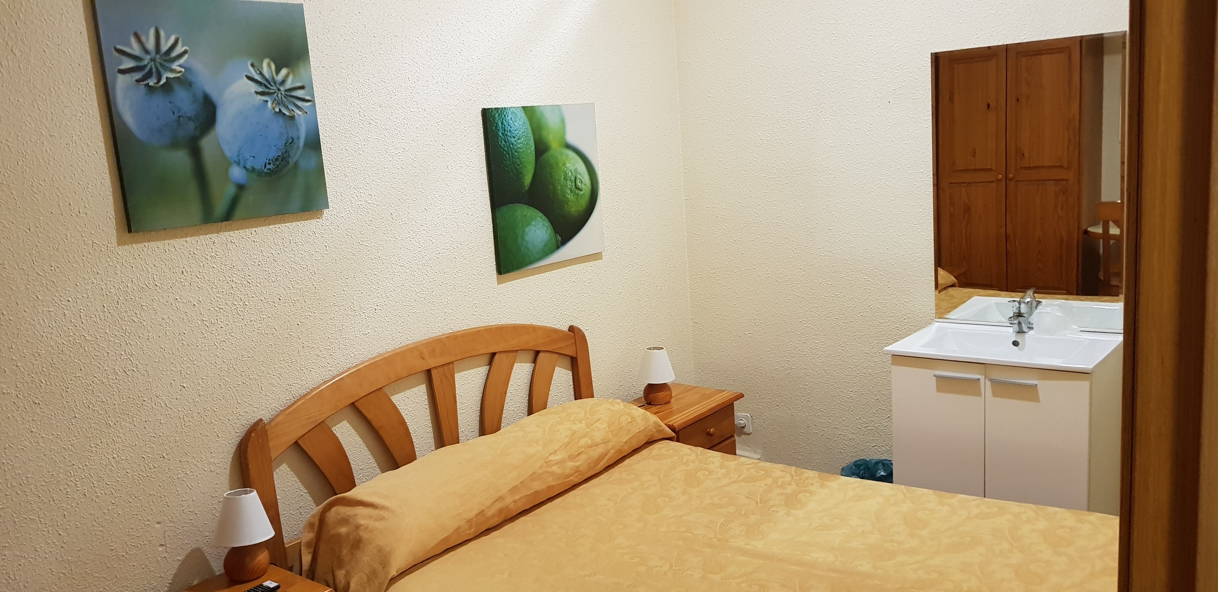 Фото Hostal Cuatro Canos