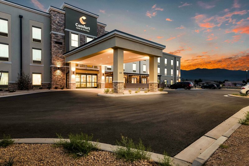 Гостиница Comfort Inn & Suites Zion Park Area в Херрикене