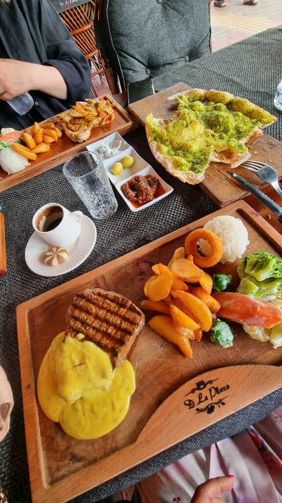 Restaurant D La Plaza, Alanya, photo