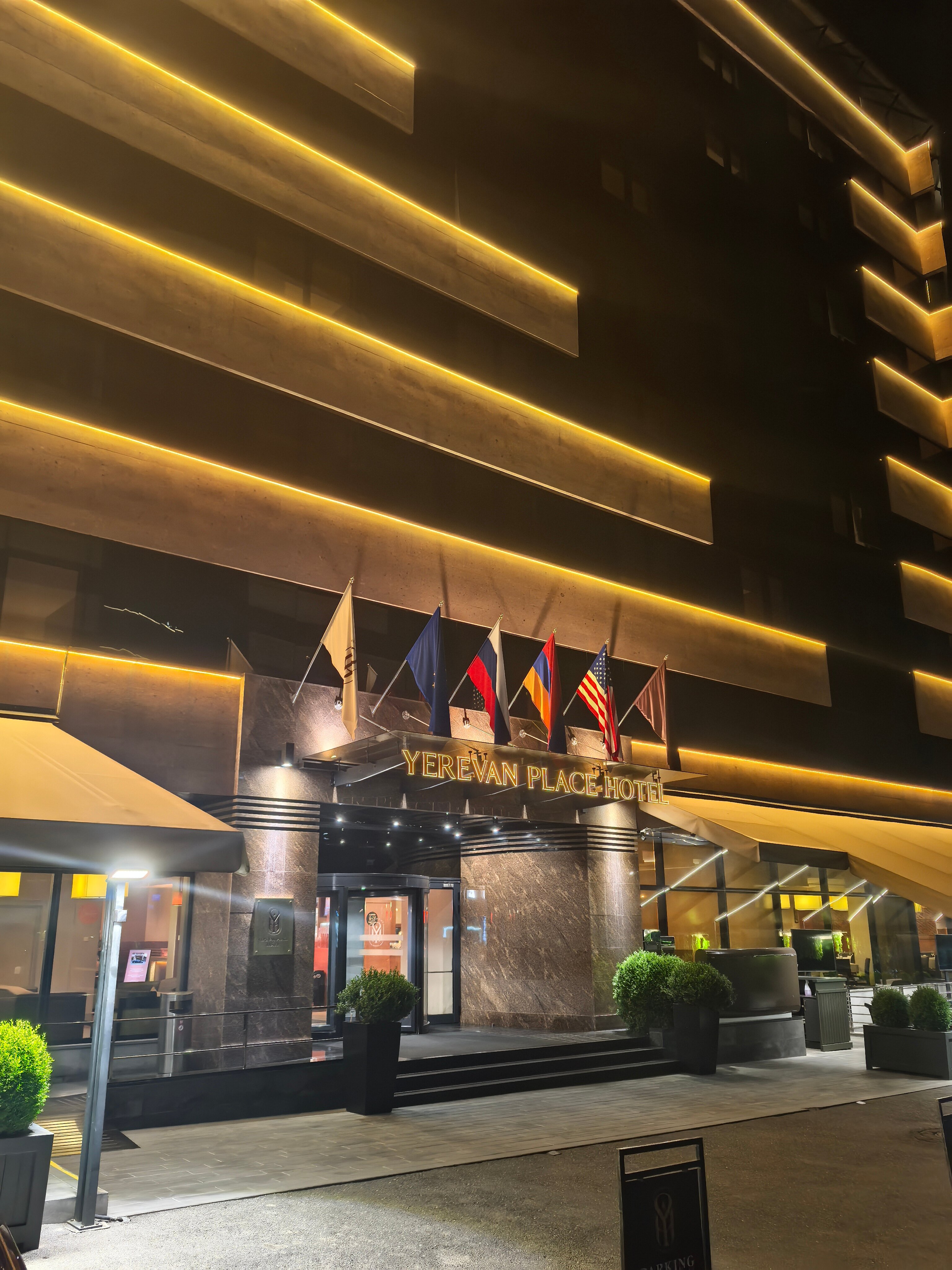 Фото Yerevan Place Hotel